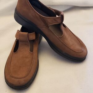 Easy spirt brown shoes size 6.5 pre-owned